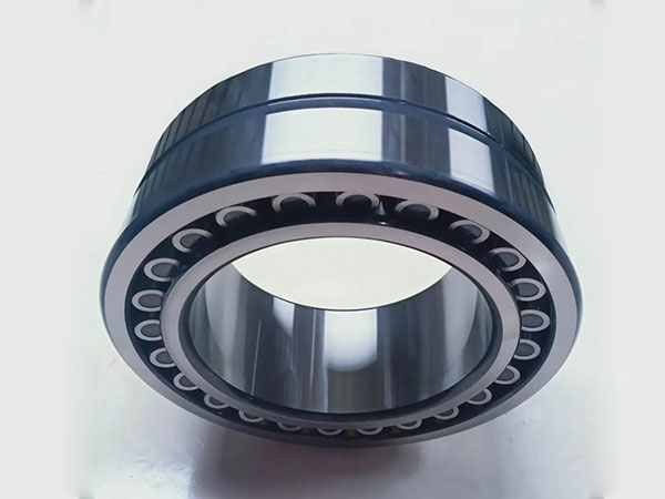Self-aligning roller bearing